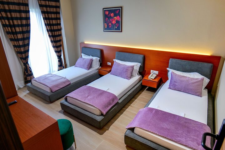 Room 18 of 104