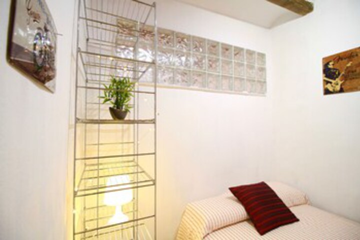 Room 18 of 22