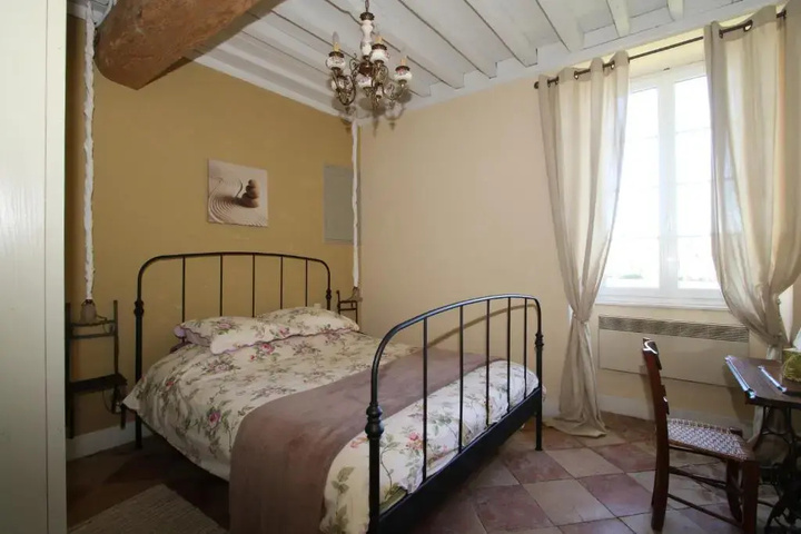 Room 6 of 18