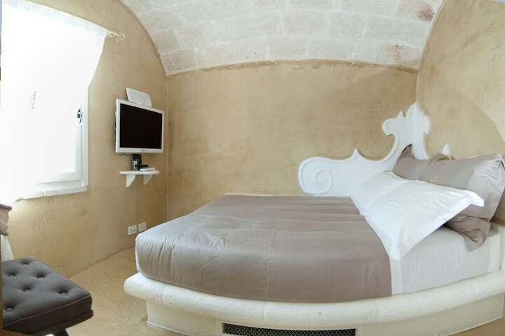 Room 2 of 95