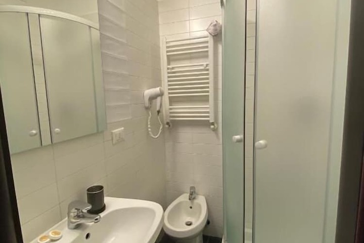 Room 21 of 32