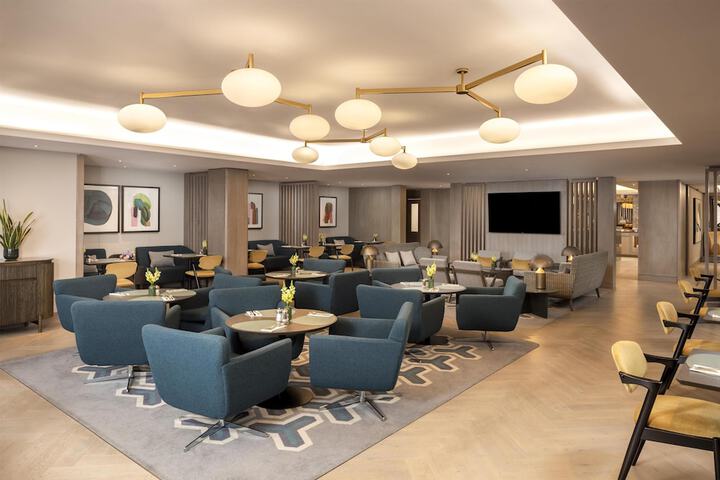 Lounge 157 of 161
