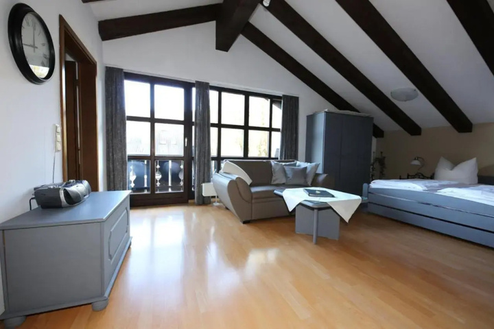 Room 3 of 10