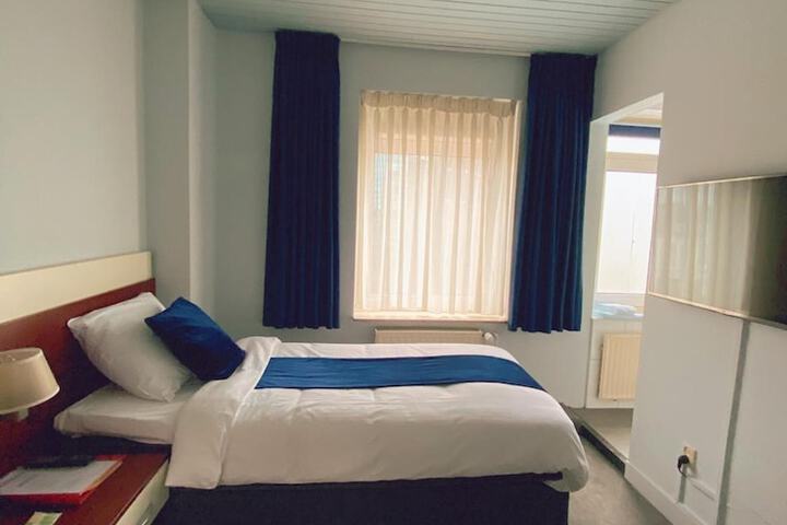 Room 25 of 72