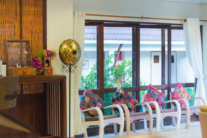 Entrance & Lobby