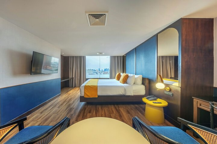 Room 33 of 64