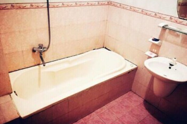 Room 2 of 17