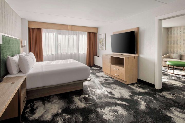1 King Bed (1 of 18)