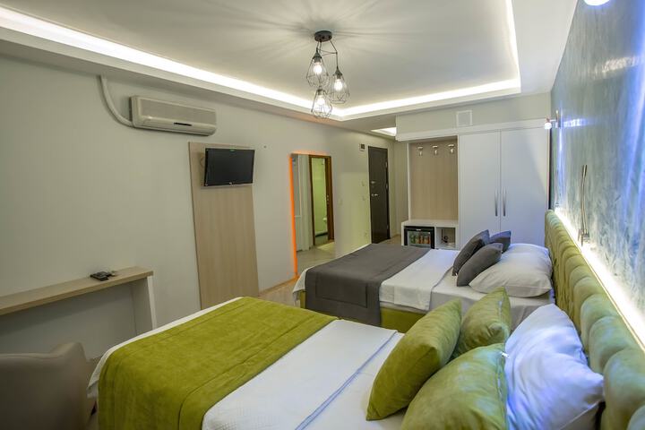 Room 13 of 84