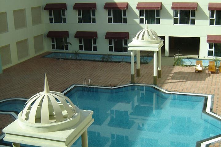 Pool Hotel