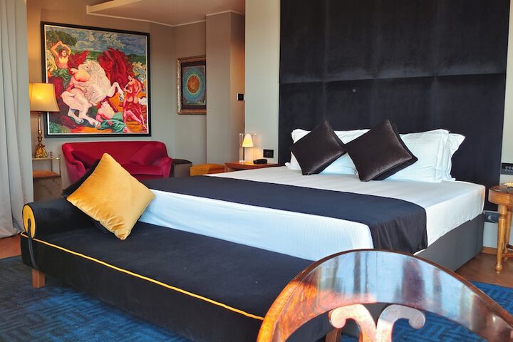 Room 32 of 73