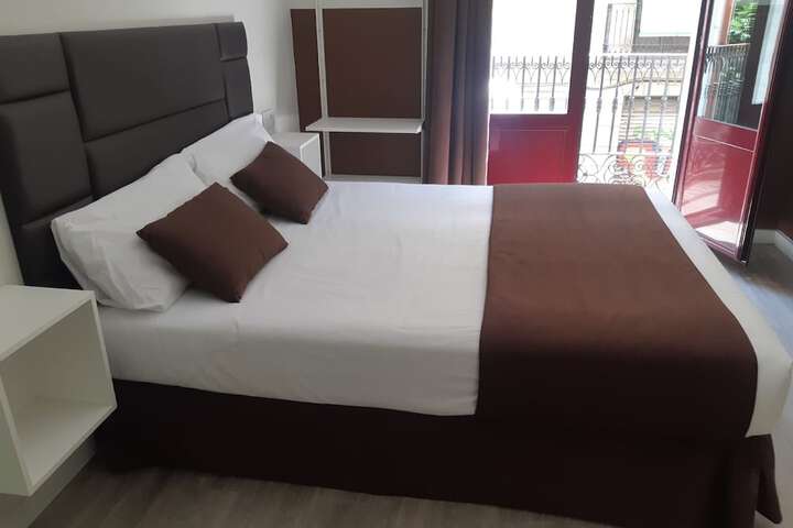 Room 10 of 34