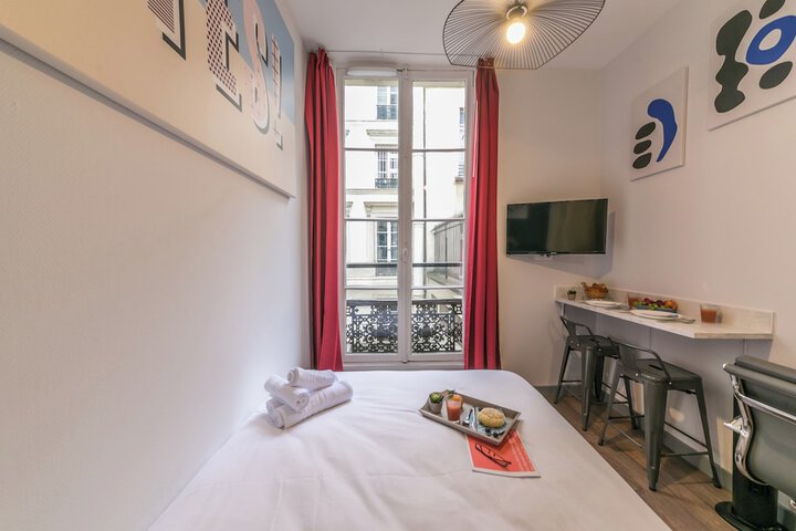 Room 52 of 185