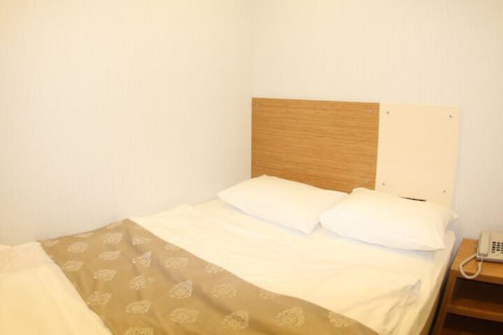Room 14 of 37