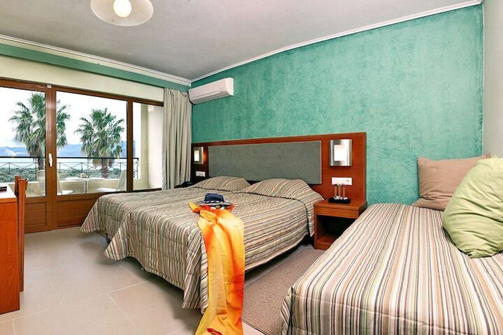 Room 4 of 34