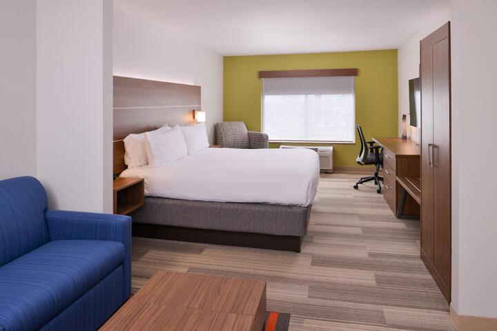 1 King Bed Suite with Sofa Bed (9 of 11)
