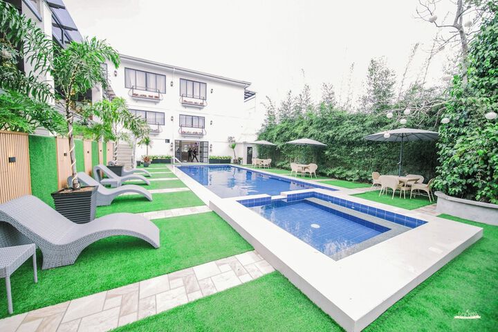 Pool 10 of 11