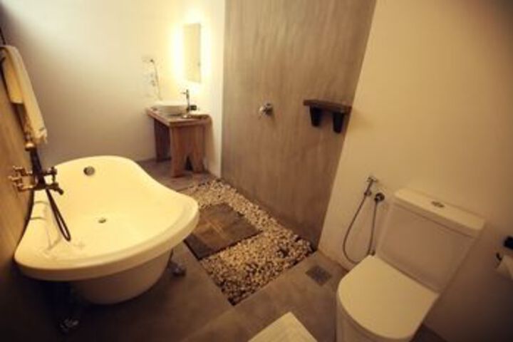 Room 2 of 18