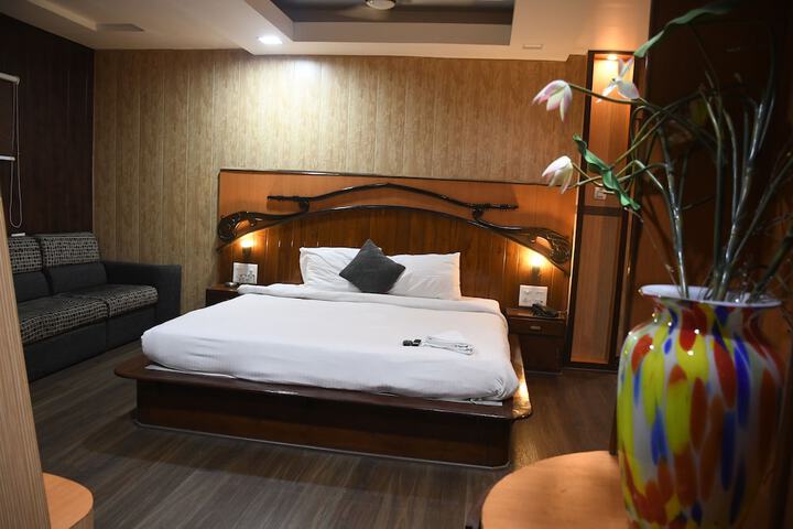 Room 12 of 16