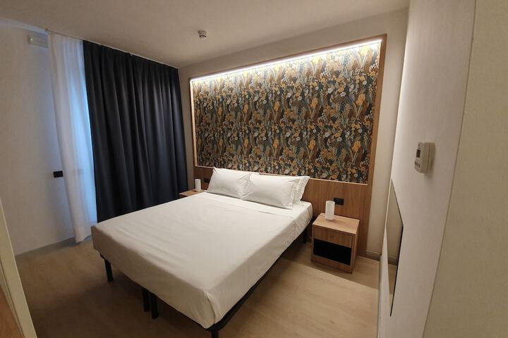 Room 7 of 24