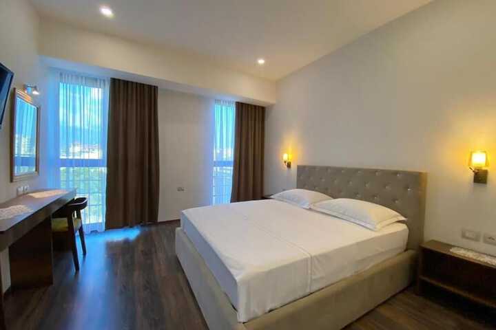 Room 32 of 114