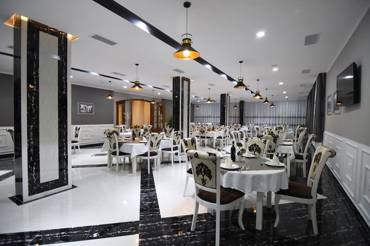 Dining 107 of 121