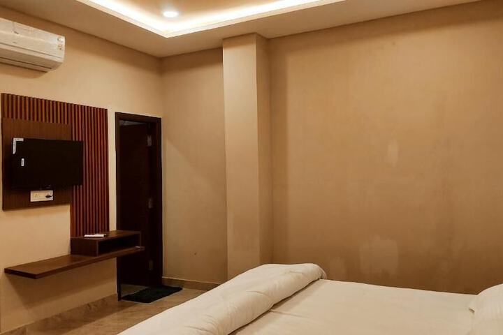 KANHA HOTEL & HOMESTAY