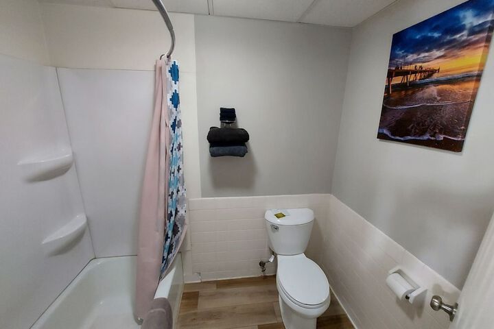 Basic Single Room (5 of 9)
