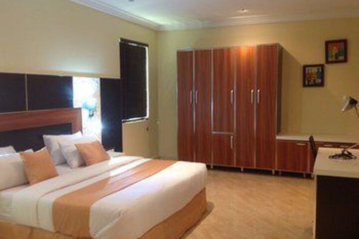 Room 12 of 17