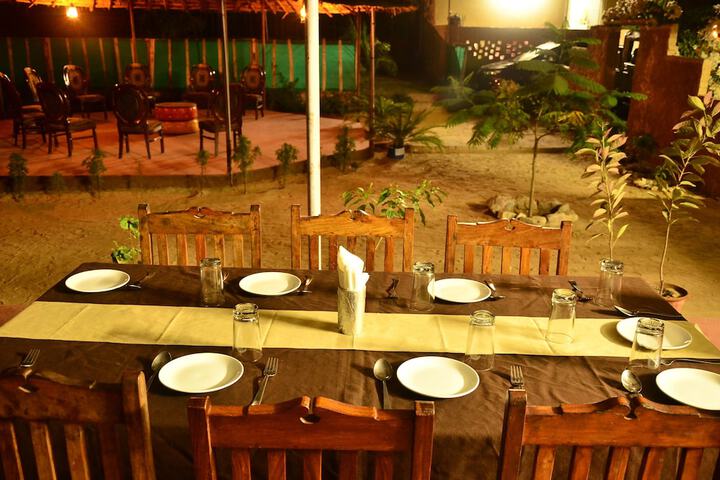 Dining 33 of 50
