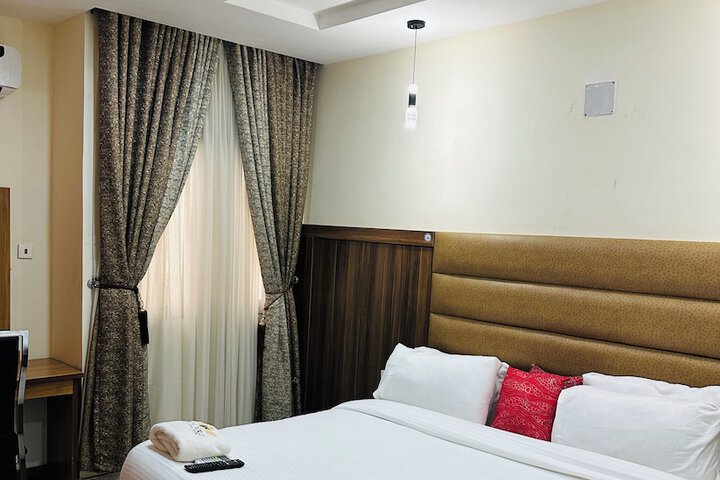 Room 9 of 15