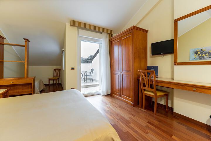 Room 16 of 121