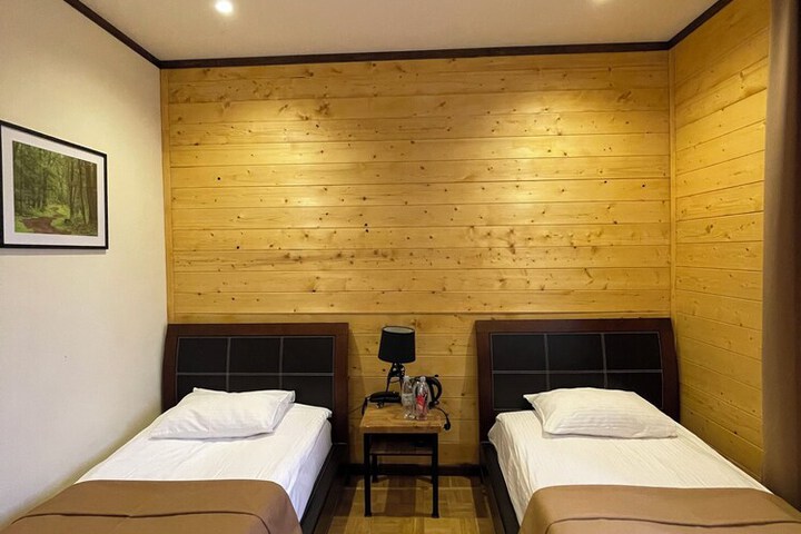 Room 6 of 65