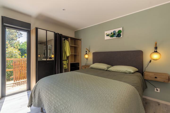 Room 4 of 121