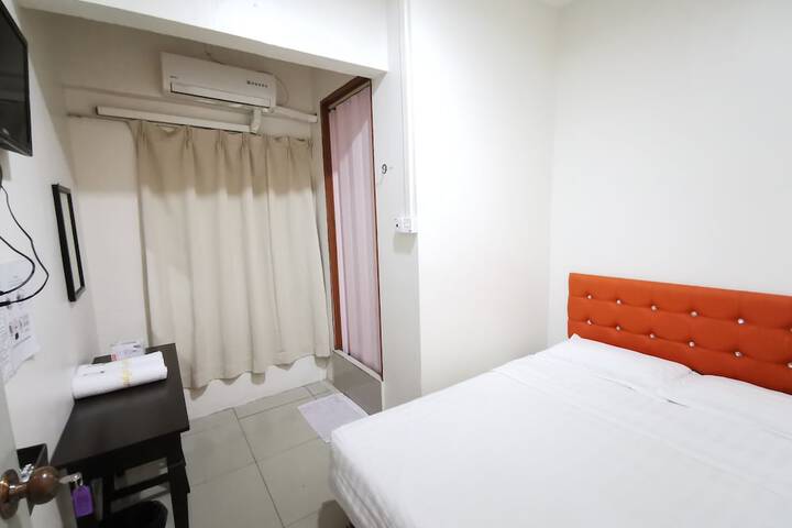 Room 8 of 33
