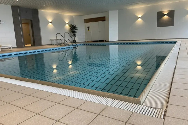 Pool 13 of 18