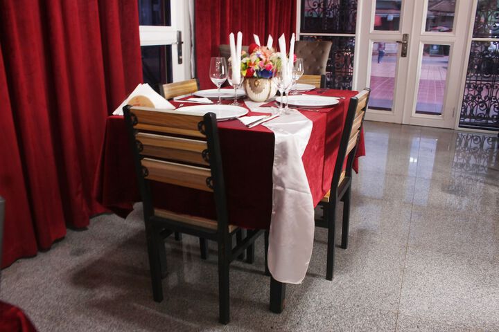Dining 40 of 45