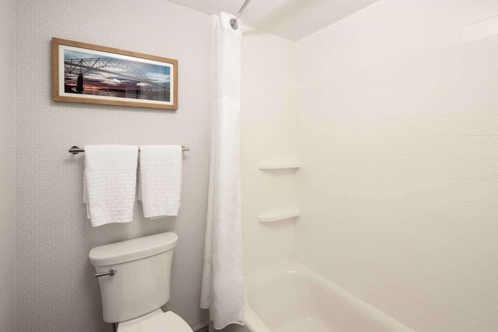 2 Queen Beds Microwave and Refrigerator WiFi (23 of 26)