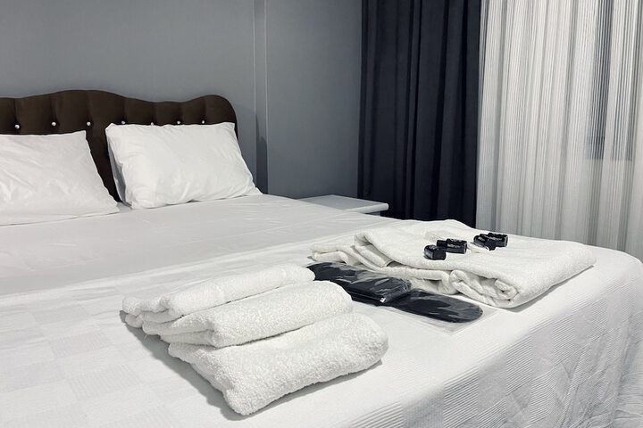 Room 6 of 16