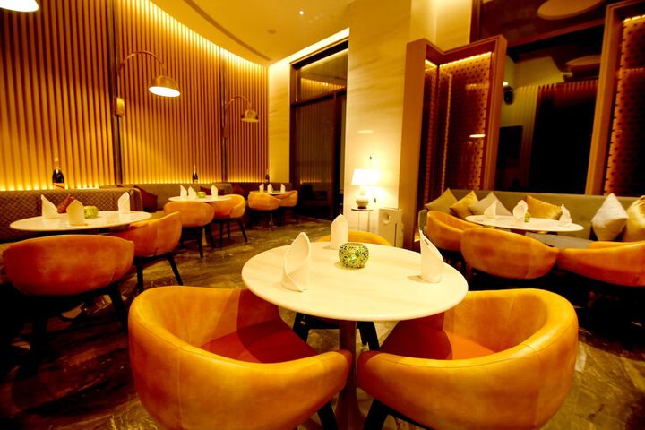 Lounge 54 of 61