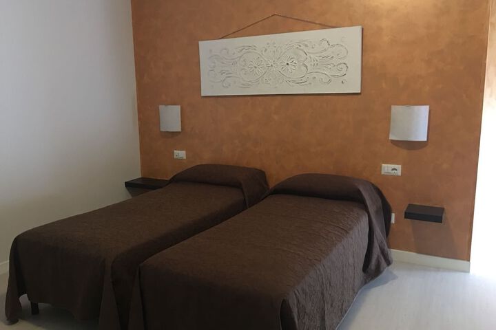 Room 6 of 31