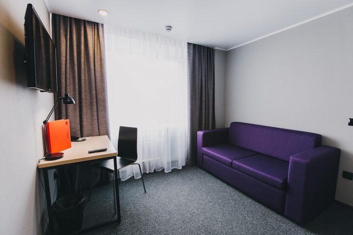 Room 27 of 49