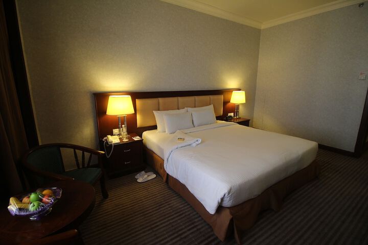 Room 9 of 40