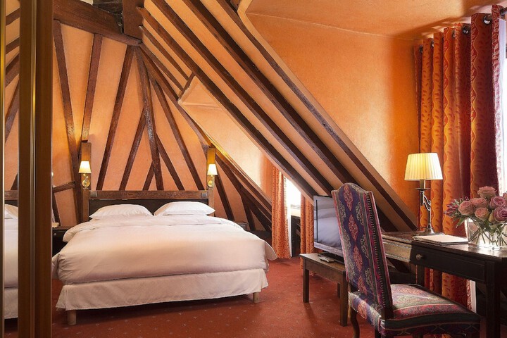 Room 16 of 54