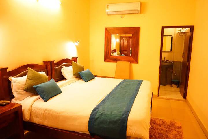 Room 4 of 33