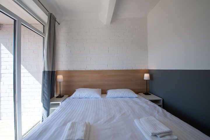 Room 6 of 24