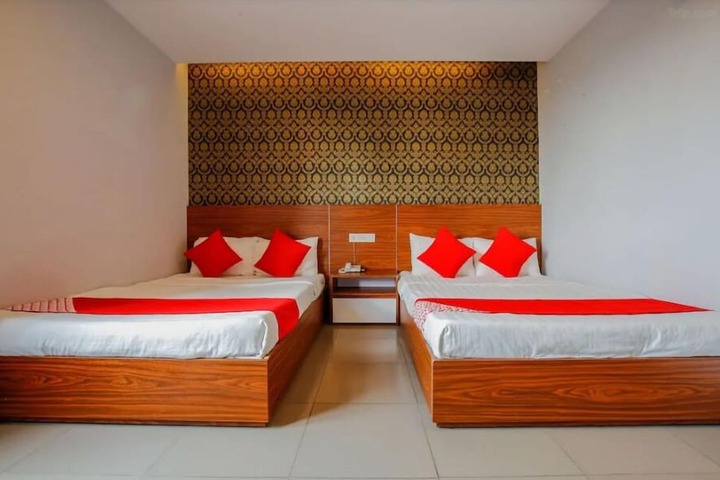 Room 5 of 8