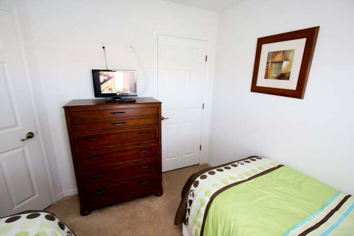 Room 4 of 190
