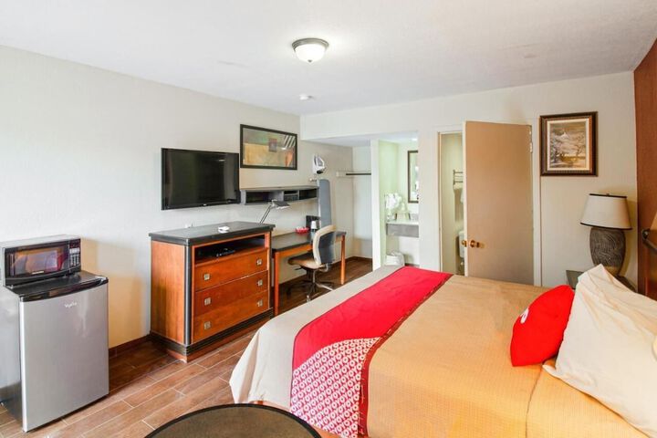 Room 10 of 13