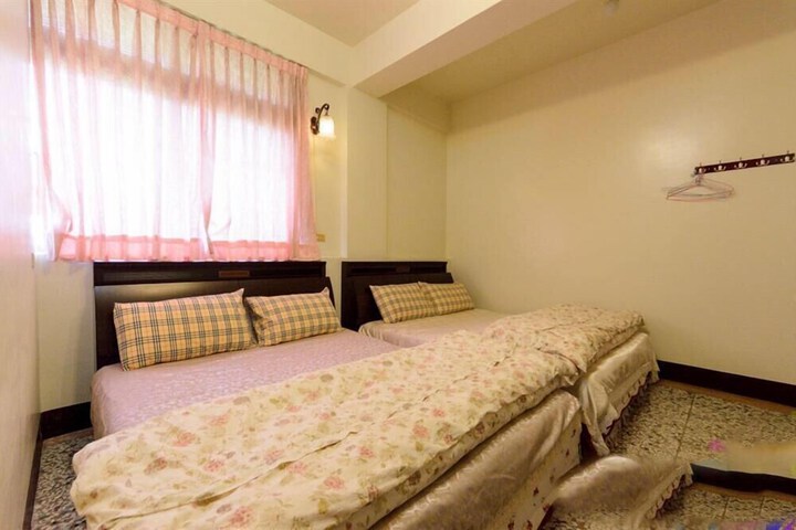 Room 6 of 19
